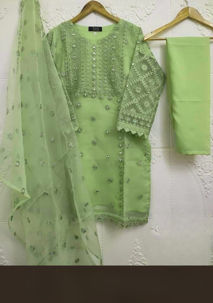 Chemise brodée 3 pièces avec perles identiques attachées et dupatta brodé